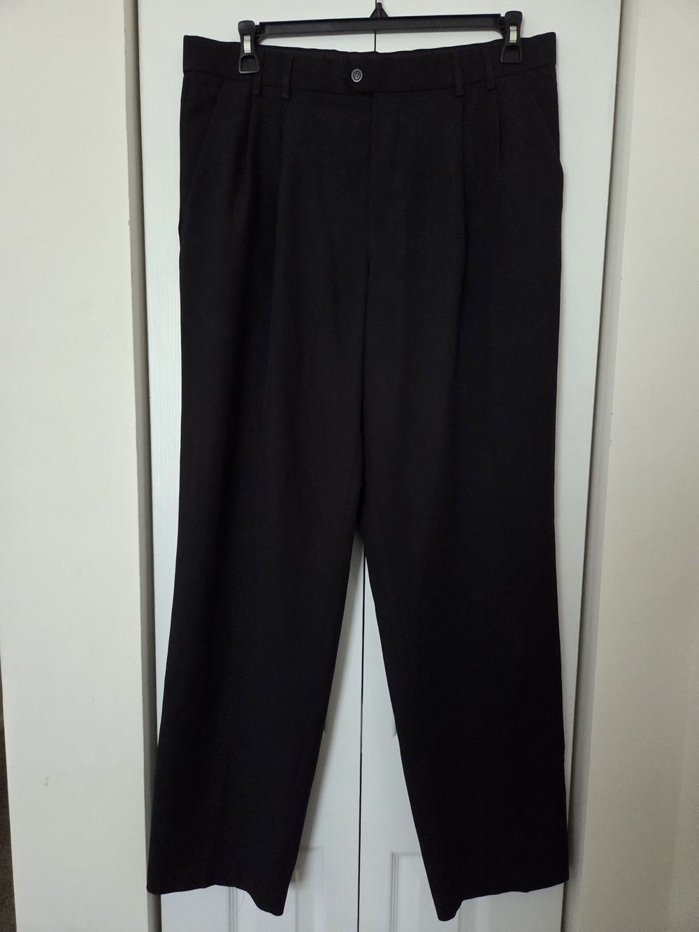 Dockers Men's Black Pleated Dress Pants